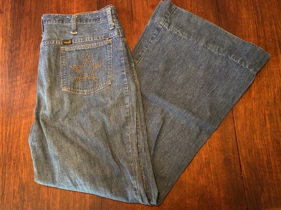1970's Wrangler Bell Bottoms with Stitched Star on