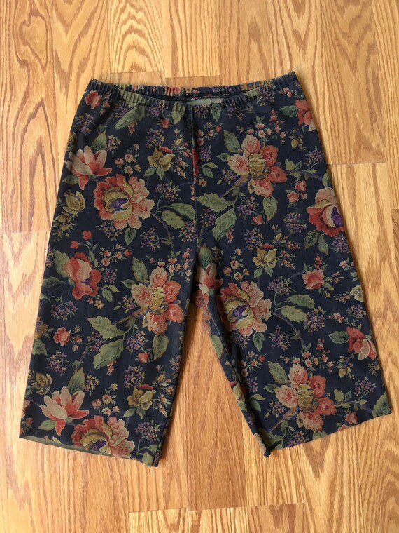 90s Floral Bike Shorts by Young Era || Small