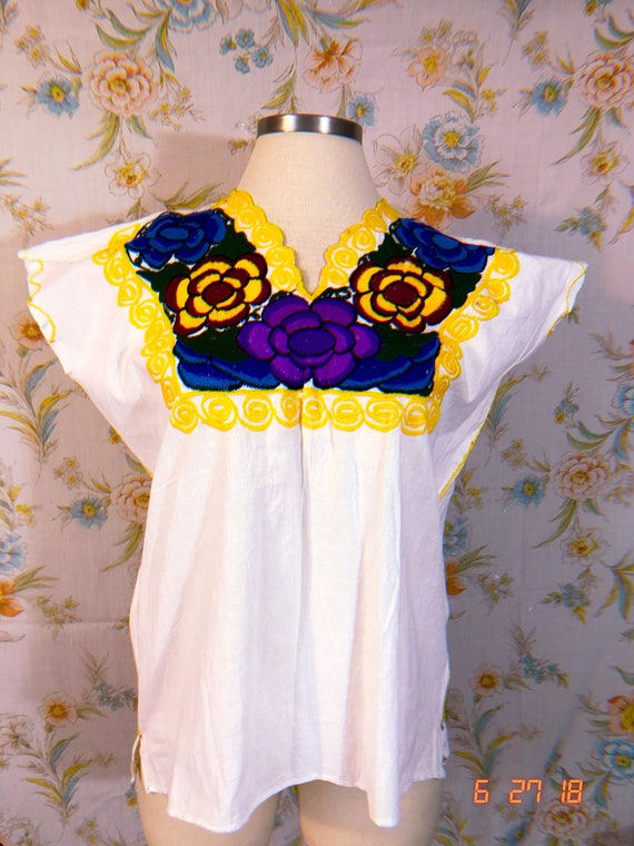 Vintage Plus Embroidered Mexican Floral Tunic