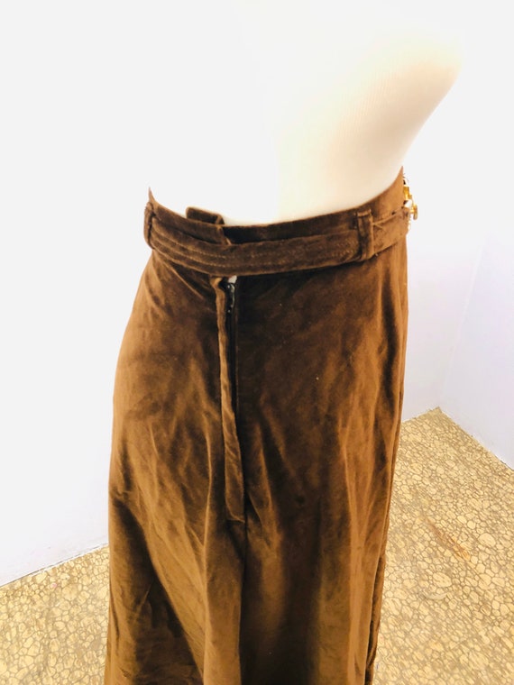 Gorgeous Midi Velvet Brown Skirt with Gold Clasp … - image 6