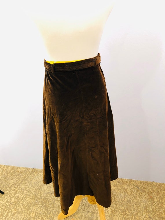 Gorgeous Midi Velvet Brown Skirt with Gold Clasp … - image 4