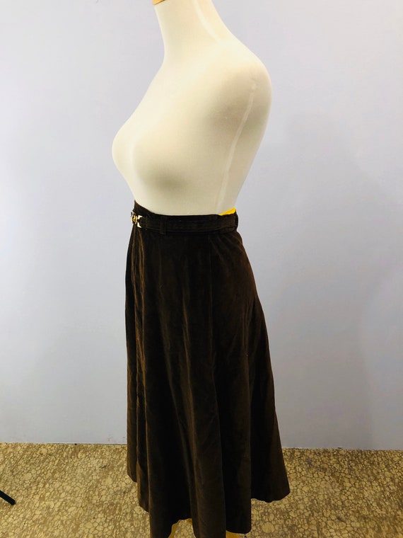 Gorgeous Midi Velvet Brown Skirt with Gold Clasp … - image 5