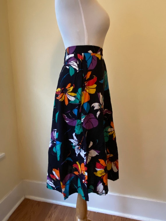 1980s Tropical Rainbow Print on Black Skirt || XS - image 3