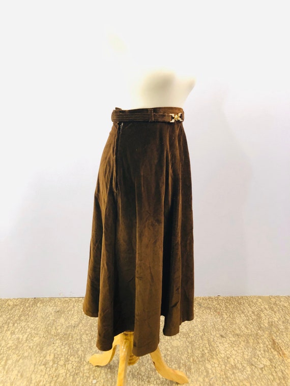 Gorgeous Midi Velvet Brown Skirt with Gold Clasp … - image 3