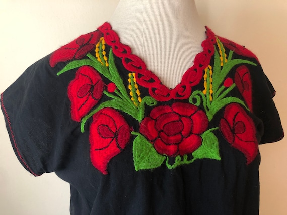 Vintage Mexican Embroidered Linen Blouse || Large - image 1