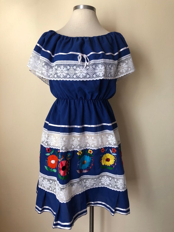 Vintage Embroidered Mexican Patio Dress with Flowe