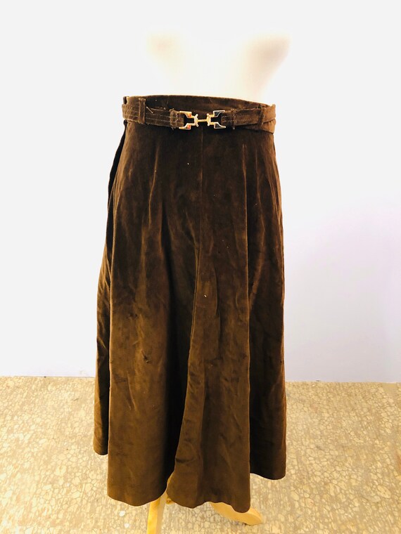 Gorgeous Midi Velvet Brown Skirt with Gold Clasp … - image 10