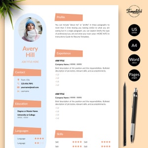 Puede incluir: Una plantilla de currículum con un fondo melocotón y una foto de perfil azul claro de una mujer. La plantilla incluye secciones para el perfil, la experiencia, la educación, los idiomas y las habilidades. El texto "Avery Hill" está en la parte superior de la página.