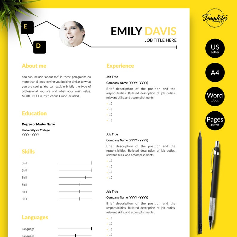 Puede incluir: Una plantilla de curr&iacute;culum vitae amarilla y negra con el nombre Emily Davis y el t&iacute;tulo del puesto "Job Title Here". La plantilla incluye secciones para "About Me", "Experience", "Education", "Skills" y "Languages".