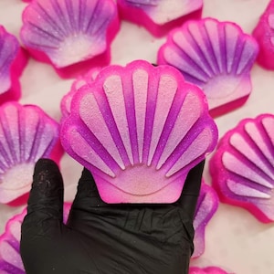 CLEARANCE Clam Shell Bath Bomb - Strawberry & Lime - Handmade