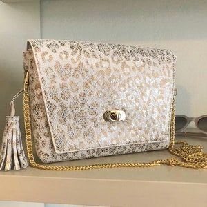 Bolso de piel con estampado de leopardo dorado, blanco y plateado para ella, hecho a mano en Italia.