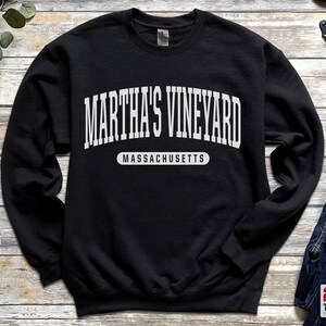Martha's Vineyard Sweatshirt Soft Cozy Cape Cod Massachusetts Crewneck Sweater Retro Vintage College University Sweatshirt MA Dorm Gift Vinyard Vines Brandy Melville