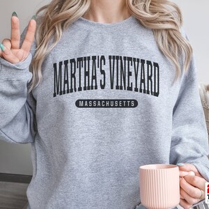 Martha's Vineyard Sweatshirt Soft Cozy Cape Cod Massachusetts Crewneck Sweater Retro Vintage College University Sweatshirt MA Dorm Gift Vinyard Vines Brandy Melville