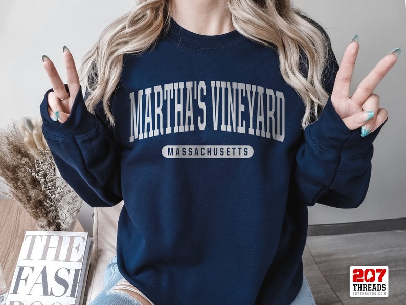 Martha's Vineyard Sweatshirt Soft Cozy Cape Cod Massachusetts Crewneck Sweater Retro Vintage College University Sweatshirt MA Dorm Gift Vinyard Vines Brandy Melville