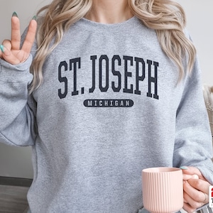 St. Joseph Sweatshirt | Soft Cozy St. Joseph Michigan Sweatshirt Crewneck Sweater Vintage College University Souvenir Gifts MI USA Oversized