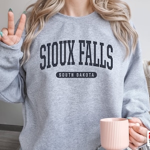 Sioux Falls Sweatshirt | Soft Cozy Sioux Falls South Dakota Sweatshirt Crewneck Sweater Vintage College University Souvenir Gifts SD USA