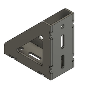 Puede incluir: Un soporte de metal gris con una base triangular y un lado rectangular. El soporte tiene varios agujeros y ranuras para montaje.