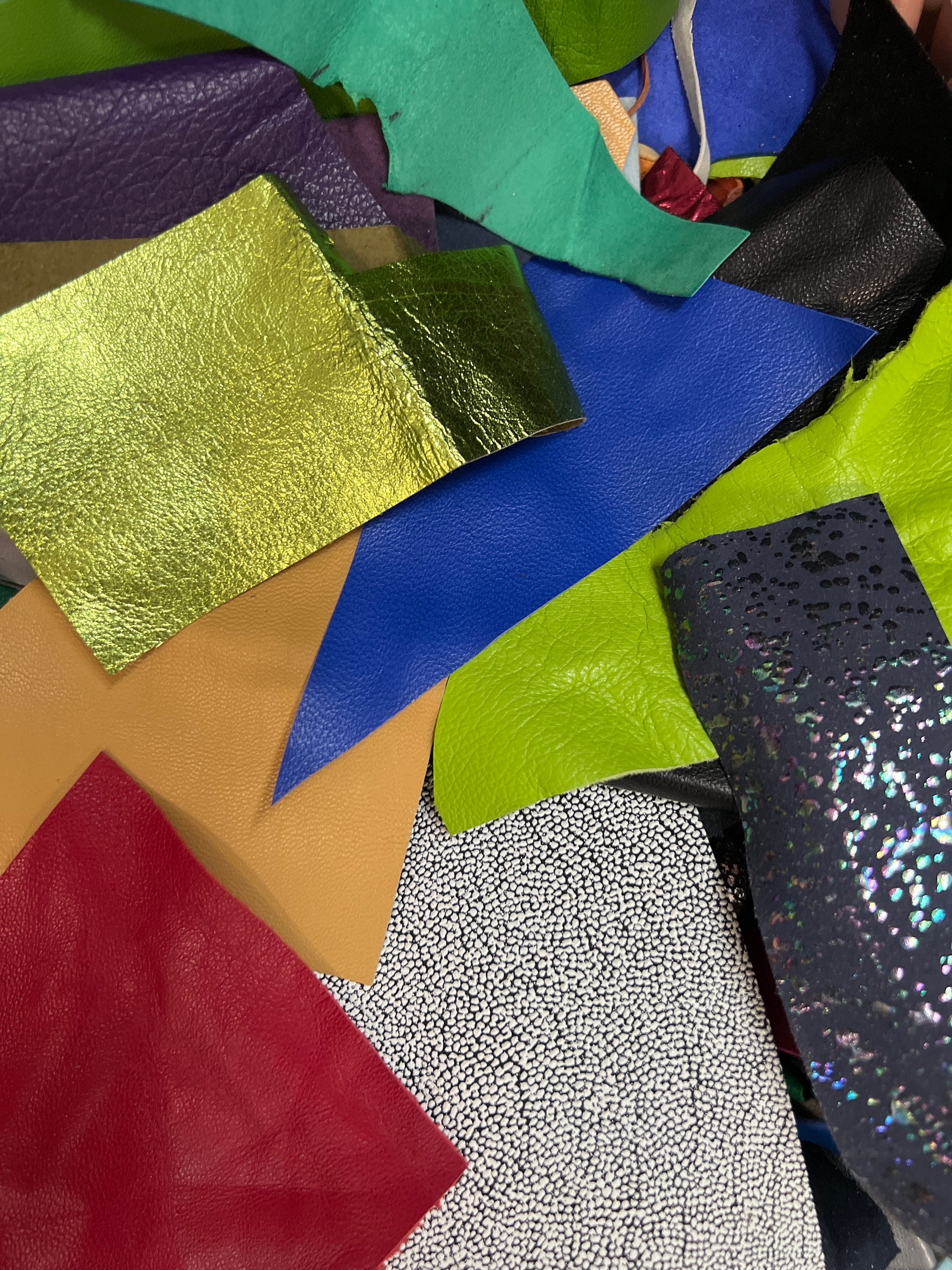 IPEA Chutes De Cuir 1kg - Découpes Cuir Véritable Italien, Couleurs Mélangées, Artisanat DIY