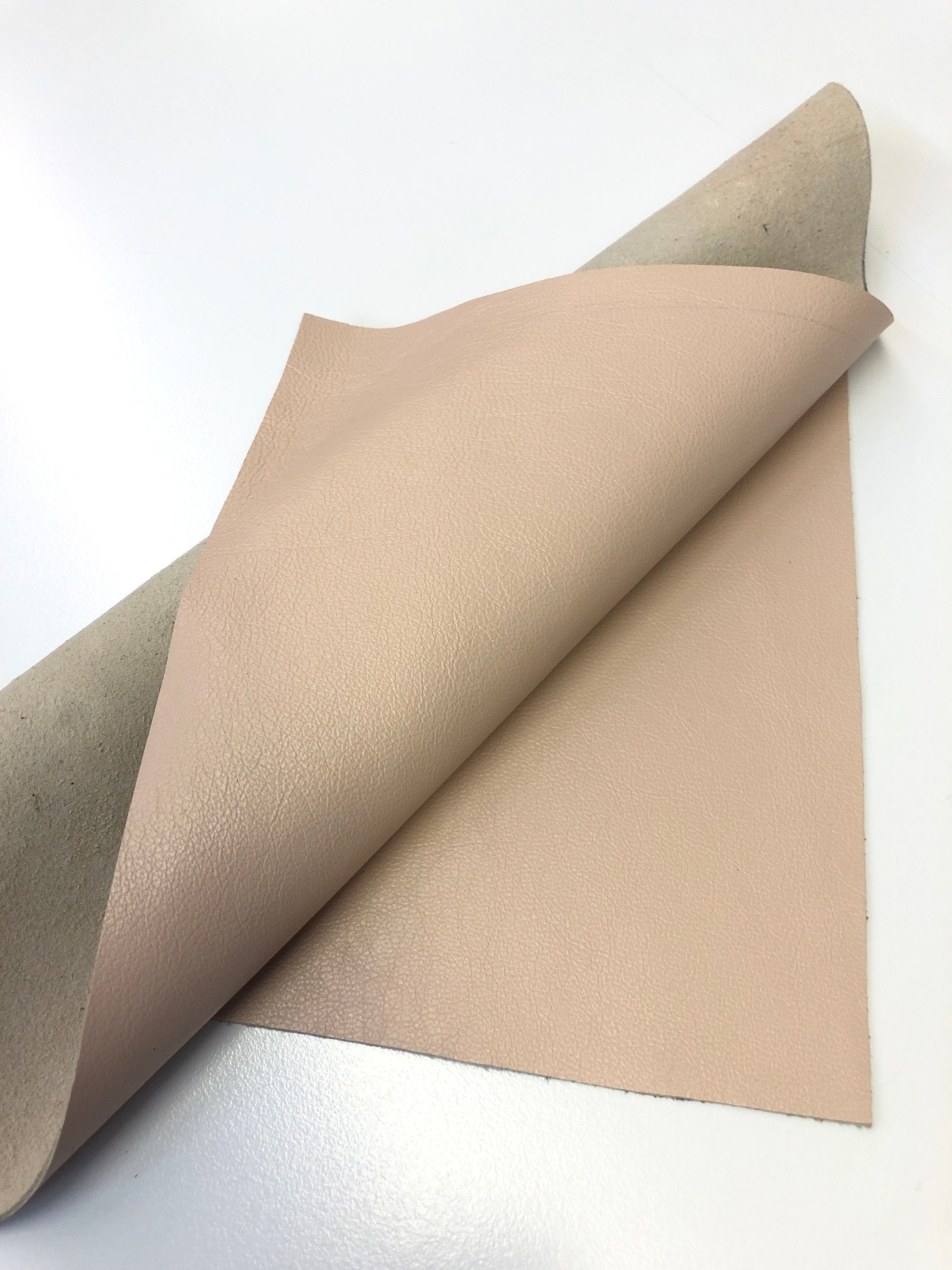 Amo Leather Cuffs in Baby Pink