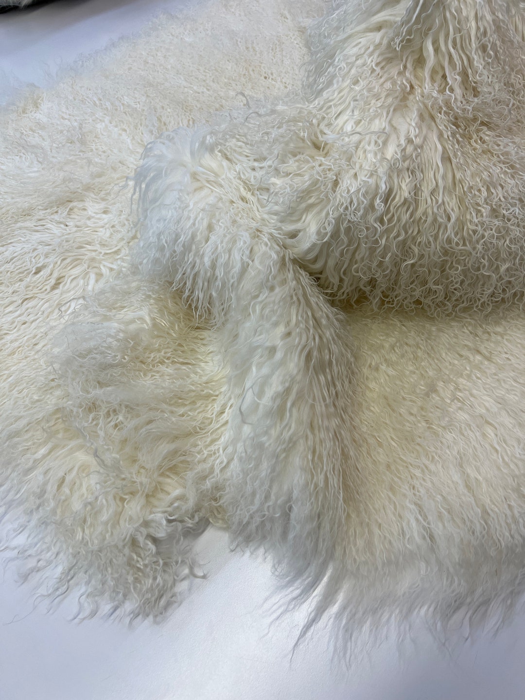 White MONGOLIAN LAMBSKIN/ Tibet Lambskins/curly Long Hair Genuine