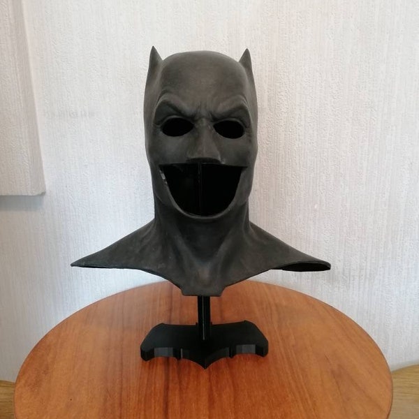 Cowl stand customizable display batman. Batfleck