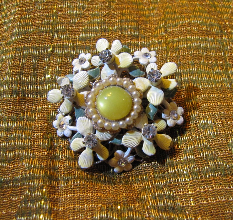 Vintage Flower Brooch Pin w Rhinestones Yellow Beige Green /& Faux Pearls 1.5 in Diameter circa 1960s