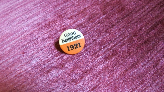 Vintage Good Neighbor 1921 Pinback Button World W… - image 1