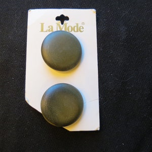 Vintage NOS La Mode Buttons Set of Two (2) Olive Green Matte Finish #3468 circa 1970s 1 1/8&quot; in diameter 2