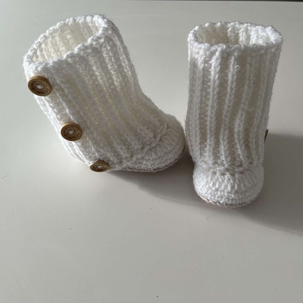 Magnifique bottines neige pour bébé, en merino,  toutes tailles de naissance à 18 mois, couleur au choix, fait main sur commande