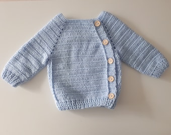 pull à boutons pour bébé, de la taille naissance à 2 ans, couleur au choix,  fait main sur commande