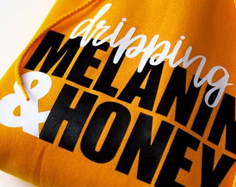 Hoodie mit tropfendem Melanin & Honig-Print