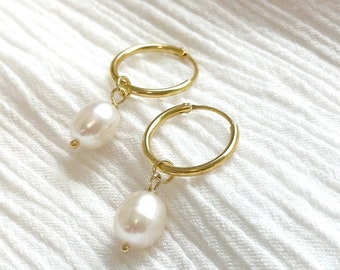 925 Sterling Silver Gold Hoop Freshwater Pearls / 925 Sterling Silver Huggie earring / Gold Huggie Earrings / Pearl Huggie Earrings / hoops