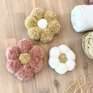 Set of 3 Boho Pom Pom Daisy / Boho Daisy Decor / Flower Daisy Wall Art / Flower Decor Birthday / Pink Flower Decor /Boho Girls Room