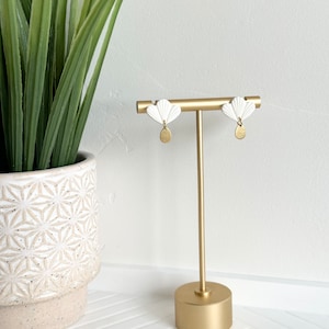 Dainty Petal Flower Earrings / Tulip Earrings / Dainty Flower Earrings / Spring Earrings / Flower Stud Earrings / Earrings / spring flower