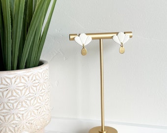 Dainty Petal Flower Earrings / Tulip Earrings / Dainty Flower Earrings / Spring Earrings / Flower Stud Earrings / Earrings / spring flower
