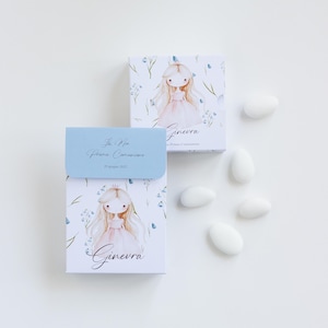 Porta confetti, bustina o scatolina Prima Comunione bambina bionda. Azzurro polvere.  Stampa digitale in alta risoluzione