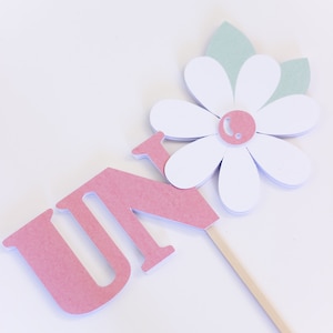 Cake topper uno con fiore margherita. Decorazione per torte primo compleanno. Rosa, rosa baby