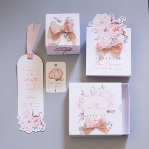Porta confetti, scatole, segnaposto e tag per bomboniere peonia cipria Prima Comunione  per bambina. Stampa digitale in alta risoluzione