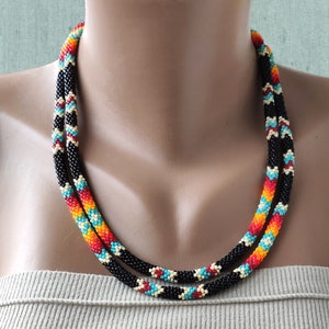 Ethno Perlen Halskette: Native Style Schmuck, indianische traditionelle Farben