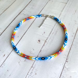 Perlenkette im Native Style: Farben des Südwestens, kombiniert mit japanischen Glasperlen