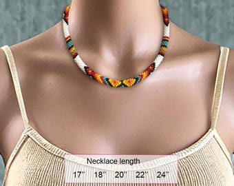 Ketting in zuidwestelijke stijl, inheemse geïnspireerde sieraden, handgemaakte choker met kralenwerk, tribal boho-accessoire