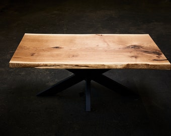 mesa de centro única con borde de roble | Marco de araña | Mesa de roble | mesa de tronco de árbol hecha a mano de diseño rústico