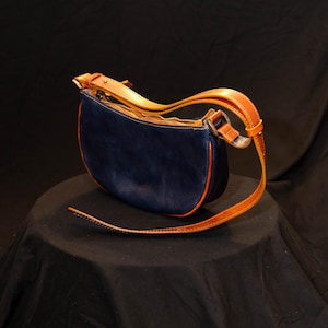 Cartera de mano de piel italiana azul marino