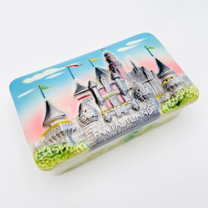 1950&#39;s Disneyland Fantasyland Ceramic Box Walt Disney Productions Authentic Original Vintage Christmas Items Gifts For Family Collectors