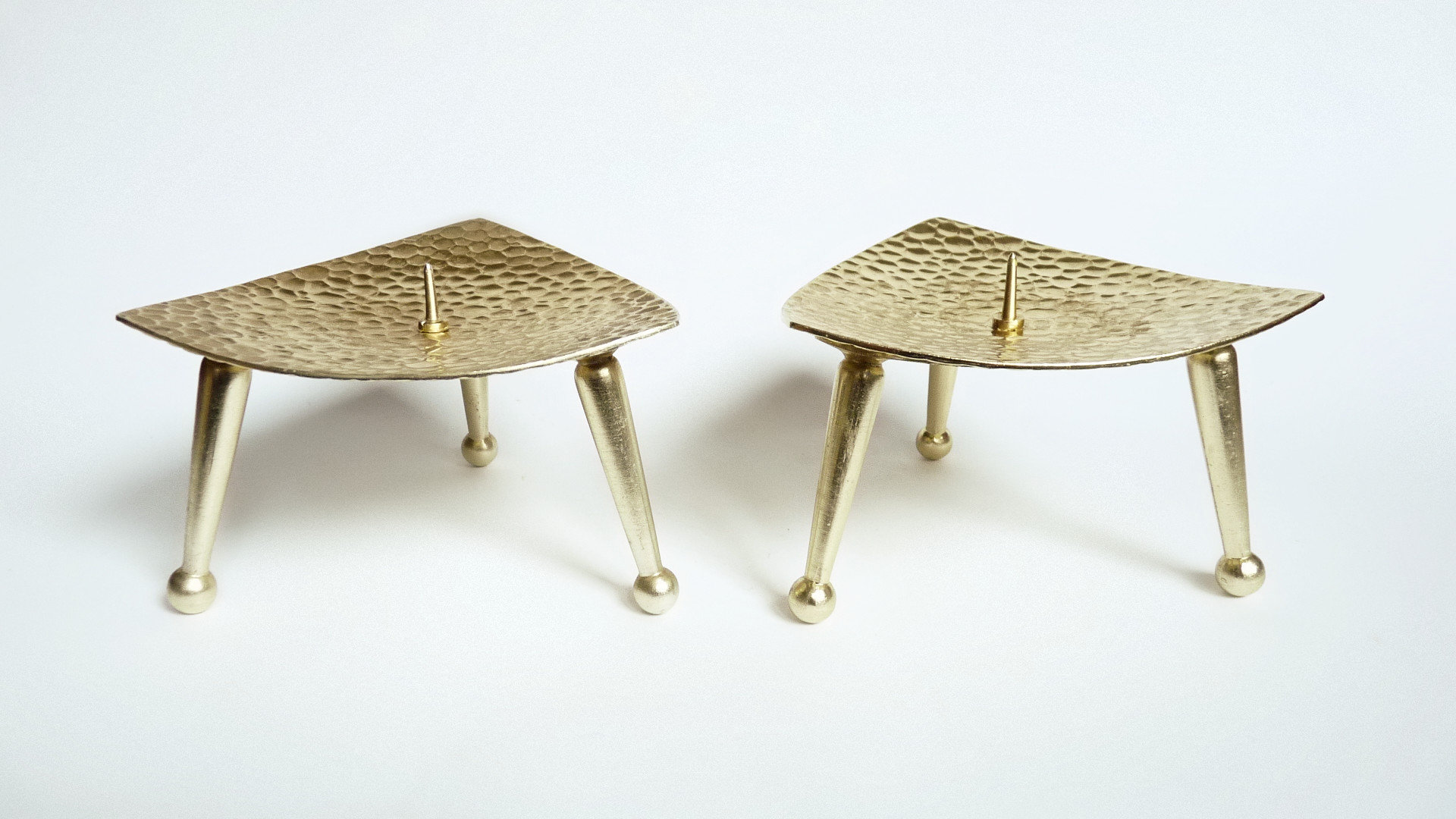 ミッドセンチュリー 2 つの金属製キャンドルホルダー 三脚