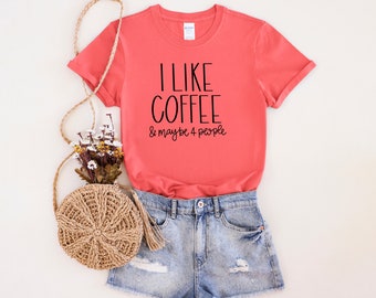 J'aime le café et peut-être 4 personnes T-shirt