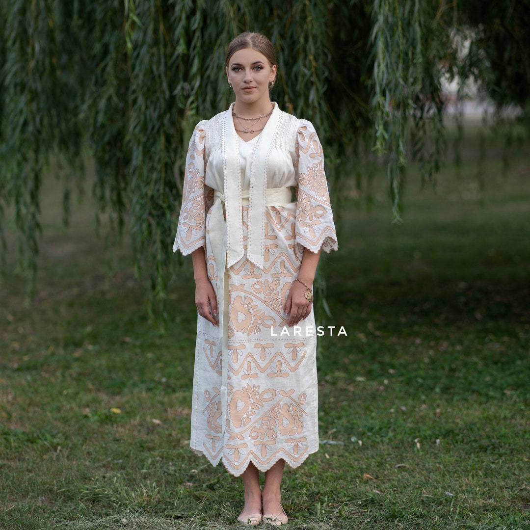 DAMASK EMBROIDERY LINEN DRESSを使った人気ファッション