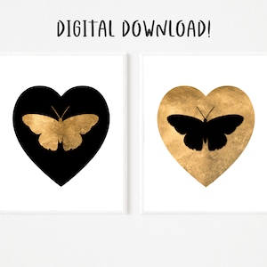 Puede incluir: Dos impresiones de arte imprimibles que presentan una silueta de mariposa dentro de una forma de corazón. Una impresión tiene un corazón negro con una mariposa dorada, y la otra tiene un corazón dorado con una mariposa negra.