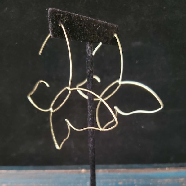 Pendientes de aro con mariposa dorada: Joyería llamativa de estilo bohemio