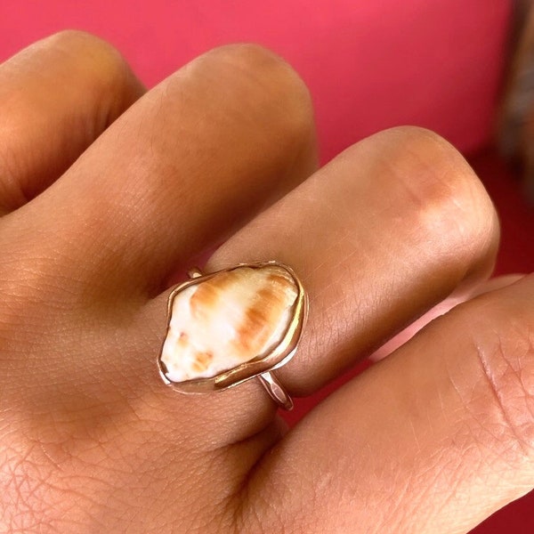 Beautiful Hawaiian Shell Ring/ 14K Gold Filled Ring/ Size 6